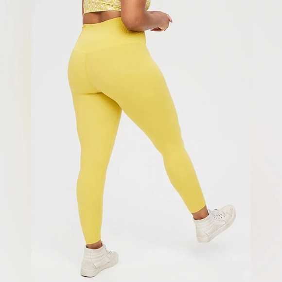 OFFLINE By Aerie Real Me Smocked Legging size medium chartreuse - Picture 2 of 12